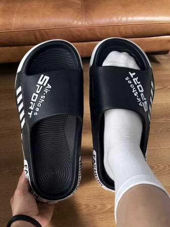 Sandalias tipo chanclas con bloque de color y diseño de letras, livianas, cómodas y de moda. Fabricadas en material EVA moldeado en una sola pieza con suela gruesa, impermeables, antideslizantes, de secado rápido, aptas para uso interior y exterior. Diseño unisex casual de dedo abierto, antideslizante y duradero