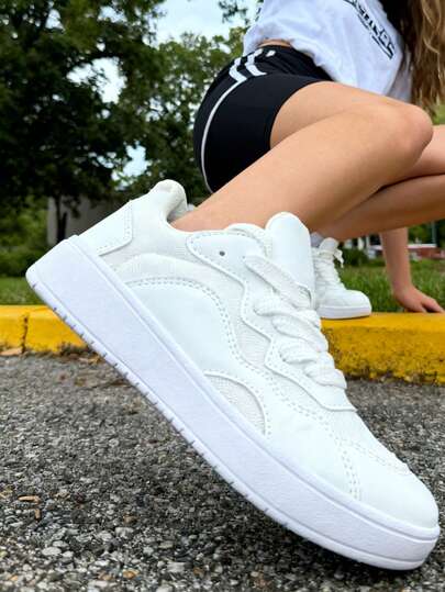 女士休闲运动鞋，时尚百搭，适合户外拍照，舒适透气材质，低帮纯色时尚运动休闲鞋