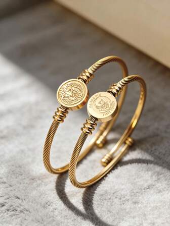 这款手链永不褪色，时尚、优雅、精致，非常适合日常佩戴或节日聚会。同时，它也是馈赠朋友的理想礼物。