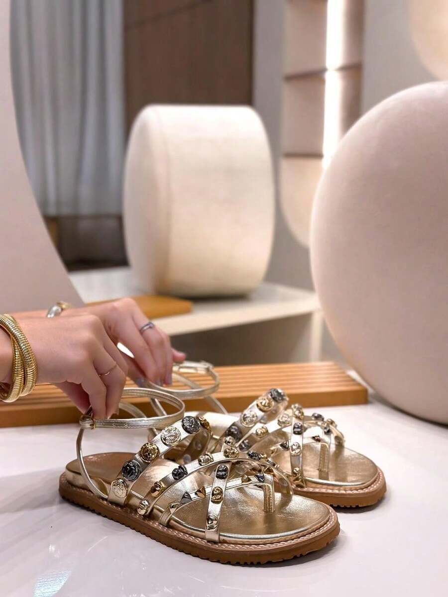 Women's Gold Papete Sandal With Metallic Studs And Buckle - 金色 - 查看 1