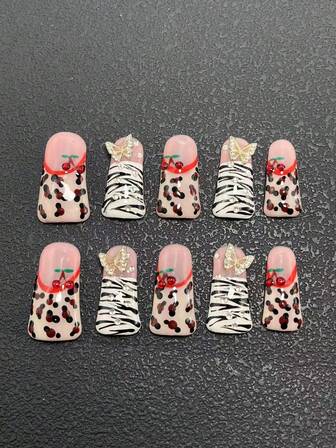 10片手工压花美甲贴片，33毫米鸭嘴形，法式手绘3D蝴蝶樱桃图案，采用3D雕刻工艺，多色装饰，用途广泛，适合女性佩戴。提供三种尺寸，适合各种场合，如派对、舞会和日常活动。