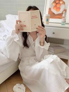 1件女款白色荷葉邊長袖輕量浴袍，極簡歐式純色居家服，適合春夏秋季，適用於居家、浴室、SPA、早晨與睡眠穿著（尺寸偏小，請購買大一號） - 彩色 - 查看 5