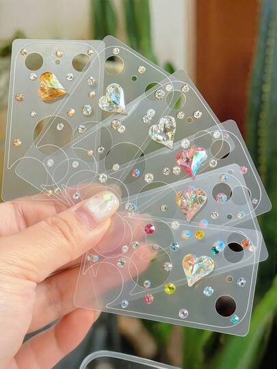 1片可爱Y2K闪亮爱心钻石水钻彩色磨砂半透明相机保护膜，兼容 17 Pro Max/17 Pro，柔软透明，适用于日常、办公、居家使用。这款手机摄像头保护膜闪亮水晶防水防震防摔防刮。