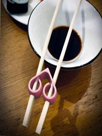 2pcs Chopstick Assist Holders, Easy To Learn How To Use Chopsticks, Suitable For Picky Eaters Japanese Cuisine And Sushi Tableware - Portable Beginner Training Accessories, Chopstick Training Tool, Kitchen Supplies