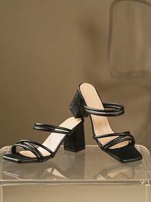 2026 Nuevas sandalias elegantes de tacón grueso antideslizantes para mujer, para primavera/verano, de punta abierta, de material de cuero, con diseño de múltiples correas, punta cuadrada, tacón bajo, elegantes y sexys, adecuadas para la oficina, el uso diario y fiestas/galas - Negro - Ver 4