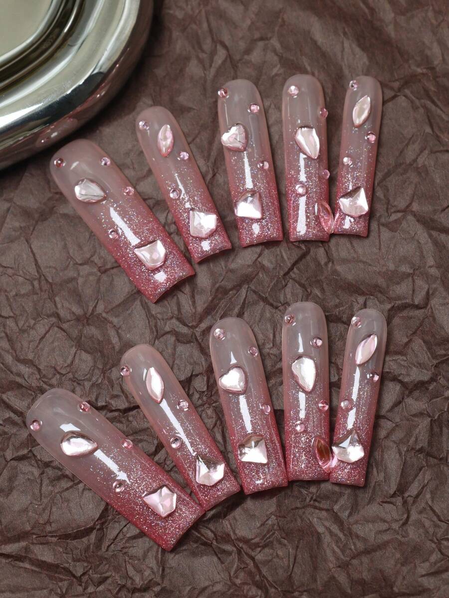 CrystalHola 圣诞美甲套装，10片手工假指甲，法式美甲，亚克力美甲套装，方形美甲贴片，粉色美甲，长款芭蕾舞美甲，配有美甲配件和美甲水钻，闪亮节日美甲，可爱美甲，Y2K风格，适合音乐节、派对和日常佩戴；送给女孩和女士的好礼物；新年美甲。美甲用品 - 彩色 - 查看 1