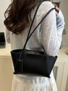 الحقيبة الكتفية ذات اللون الأحادي الأنيق مع تصميم الزخرفة المعلقة هي حقيبة يد أنيقة للنساء ناعمة وكلاسيكية وعملية وأنيقة، مناسبة للتسوق والمحافظ والتسوق والنساء الشابات وطلاب الجامعة والجدد والموظفين. وهي مناسبة جدًا للمكاتب والجامعات والعمل والأعمال والتنقل والأنشطة الخارجية والسفر والخروجات