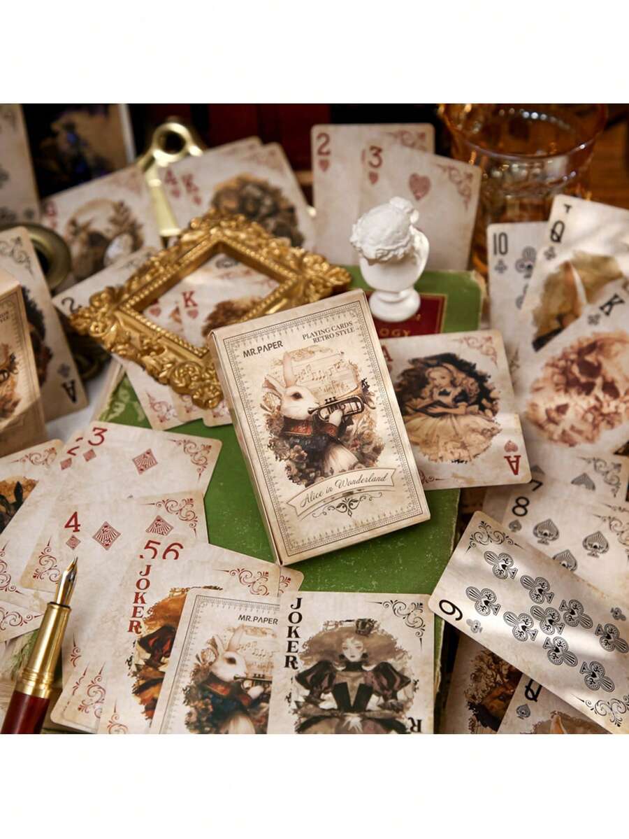 Bộ bài tây giấy màu xanh dương hiệu Alice cổ điển, kiểu dáng retro, thích hợp cho gia đình, bạn bè tụ họp, tiệc tùng và các trò chơi tương tác.