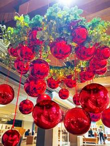 1/2/4pcs Red 4D Effect Aluminum Foil Balloons, Includes 10", 18", 22", 32", 70" Red Holographic Round Balloons, Floatable, Helium Filled, Suitable For Birthday Party, Bachelor Party, Engagement, Wedding Party, Christmas Gift, Bridal Shower, New Year, Anniversary - Red - View 2