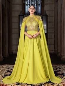 Cette robe de soirée élégante en mousseline de soie pour femmes présente des sequins perlés, un corsage ajusté, des manches en mousseline de soie transparentes et une jupe longue évasée. Un choix idéal pour les mariages, les galas de gala, les tapis rouges et les célébrations culturelles. - Jaune citron - Voir 5