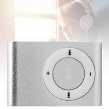 Kompakter silberner MP3-Player mit rückseitigem Clip, Kopfhörern und USB-Kabel – Tragbarer digitaler Musikplayer - Silber - Übersicht 2