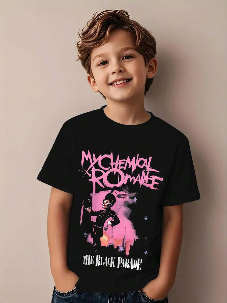 Boys' Black Parade Graphic T-Shirt - Gothic Lettering & Band Design with Pink & Black Print, Soft Breathable Fabric, Regular Fit Round Neck Short Sleeve Tee for, Summer Casual Wear, Music Festival Outfit, Hand Washable, Music Lovers - Negro - Ver 1