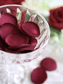 50/100/200/300 pétalas de rosa de seda, bordô, adequadas para cestas de flores de dama de honra em casamentos, decoração de corredor, centros de mesa, confete de festa, chá de panela, decoração romântica à noite, decoração de quarto, decoração doméstica, decoração de banheiro, presente para mulheres, mães