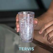 Tervis Made in USA Double Walled Clear & Colorful 24oz Lidded Insulated Tumbler Cup Keeps Drinks Cold & Hot, 24oz, Blue Lid(Tapa transparente. 16 onzas) - Multicolor - Ver 7