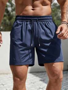 1 chiếc quần short nam màu xanh hải quân có dây rút, đầu dây rút bằng kim loại, nhẹ, mềm mại, thoáng mát, không nhăn, không biến dạng, kiểu quần Bermuda rộng rãi, thoải mái, thích hợp cho đi làm, đi chơi, thể thao mùa hè. - Màu xanh hải quân - Xem 4