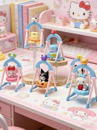  Sanrio Swing-serien Mystery Box – Bedårande karaktärsfigurer på gungor! Kawaii tecknade designer, nyckfulla gungdetaljer och överraskande uppackningsstämning – Perfekt för dekorationer till familjesammankomster, bordsdekorationer till födelsedagsfester, dekorationer till instrumentbrädor i bilen, berlocker till datorskärmar, hyllstyling och Sanrio-fankollektioner! Fantastiska överraskningspresenter till jul, födelsedag, påsk, Halloween och högtider för Sanrio-älskare, familjer, tonåringar och inredningsentusiaster i alla åldrar!