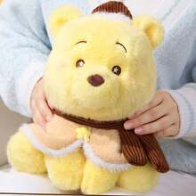 Miniso Gấu bông Winnie the Pooh ngồi ấm áp - Chất liệu nhung siêu mềm, chi tiết áo choàng và khăn quàng cổ tinh tế, búp bê người bạn đồng hành ấm áp trong nhà (1 chiếc) - Màu vàng - Xem 5