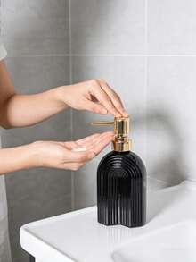 1pc Nordic Luxury Soap Dispenser - A Well-Designed Lotion Bottle Made Of High-Quality Glass. This Refillable Soap Dispenser Features An Elegant Curved Texture, Serving As Both A Practical Bathroom Soap Dispenser And A Fashionable Home Decor Item. Versatile For Filling With Hand Soap, Shampoo, And More. - Silver - View 8