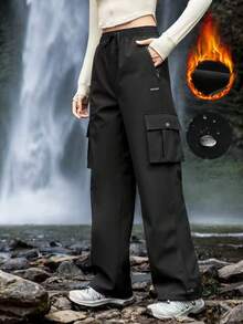 女士户外防风防水保暖工装裤，舒适透气，大口袋设计，适合秋冬季户外休闲、徒步等活动，抓绒面料