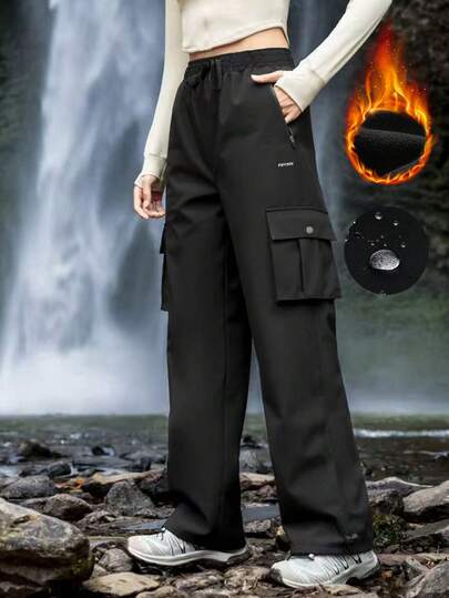 女士户外防风防水保暖工装裤，舒适透气，大口袋设计，适合秋冬季户外休闲、徒步等活动，抓绒面料