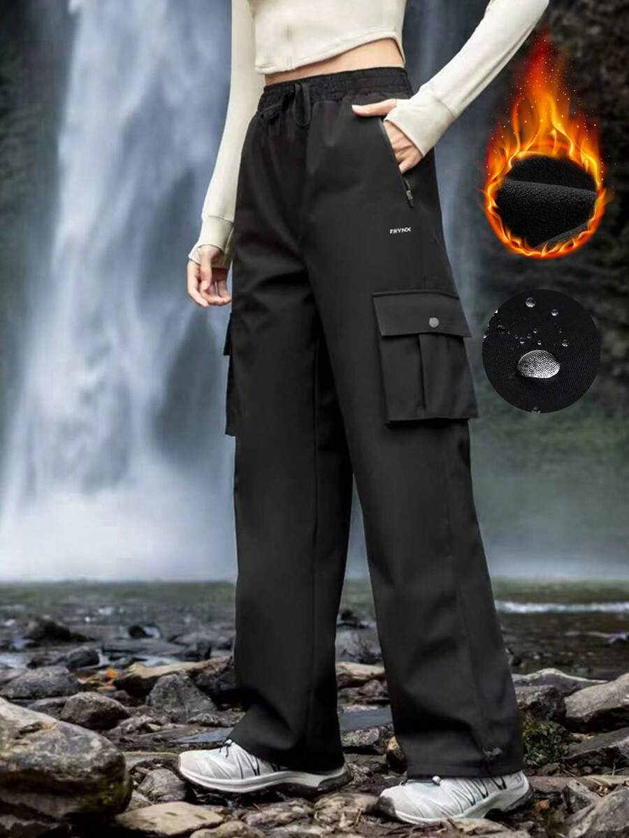 女士户外防风防水保暖工装裤，舒适透气，大口袋设计，适合秋冬季户外休闲、徒步等活动，抓绒面料