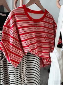 T-shirt rayé avec broderie en forme de cœur, T-shirt graphique pour le printemps et l'été pour femmes, chemises de la Saint-Valentin pour femmes, T-shirt décontracté à col rond et manches courtes pour femmes