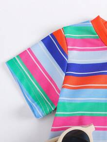 男婴休闲时尚字母图案印花口袋装饰背带裤和多色条纹印花短袖上衣套装，春夏款