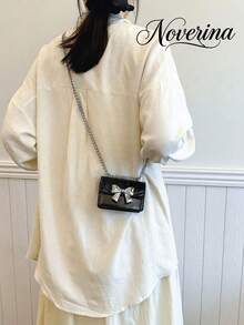 [US-Based Shipping]A New Fashionable Mini Square Bag For Fall And Winter Season, Hardware Bow Decoration, Flap Opening, Metal Double Chain, Small Capacity Lightweight Minimalist Crossbody Bag. Suitable For Women's Daily Life Leisure And Student Use Coin Purse, Fashionable Bow Purse For Women,Mini Shoulder Bag, Handbag, Crossbody Bag,Stylish And Portable, Compact And Practical, The Best Gift Choice,Women's Bow Knot Chain Cross Body Handbag Flap Mini Squared Shoulder Bags,Elegant PU Leather Shoulder Bag For Women With Chain Detail,For Party Wear From Office Commutes To Casual Shopping Trips Elegant,Women's Fall Clothing Winter Clothing Christmas Halloween Gift Pumpkin Skeleton Fall Spider Autumn Velvet Furry Party Fuzzy Plush,Black Purse Purses And Bags Women Tote Bag Bags For Women Silver Purse  Crossbody Bags For Women  Fall Clothes For Women Wallet Shoes Clear Purse Tote Bags For Women Black Bag Clear Bag Purses For Women - màu đen - Xem 2