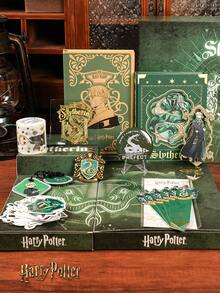 1Set Harry Potter Gift Box, Year Of The Snake Slytherin Themed Blind Box, Gryffindor Theme Blind Box With Notebook, Metal Bookmark, Metal Badge, Paper Bookmark, Tinplate Badge, Keychain Etc Exquisite Peripheral Gifts Collection, Teens Adults Fans Combination Gift, Festival Gift ﻿Stationery Book Accessory, Office Supply, And Ideal Birthday Party Christmas Gifts Favors For Fans And Book Enthusiasts.[Officially Licensed]