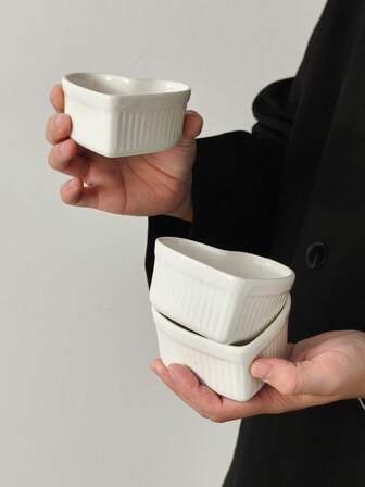 1个极简竖条纹陶瓷烘焙碗，家用蒸蛋碗，甜点碗，小众创意心形酸奶碗，布丁碗，早餐白色瓷碗