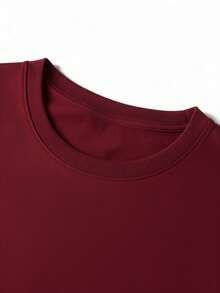 Áo thun nam tay ngắn dáng rộng in họa tiết thời trang GRDR | Thiết kế tinh tế | Áo không thể thiếu cho mùa hè | Dễ phối đồ | Thể hiện phong cách của bạn - Màu Đỏ Sâu - Xem 5