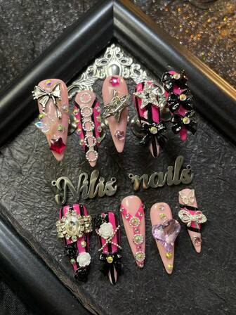 10片装尖头美甲贴片套装，粉色和玫瑰红美甲，玫瑰红扎染，3D立体蝴蝶结、玫瑰花、心形钻石、星光和彩色钻石美甲配件装饰，手绘黑色条纹和几何图案，Y2K风格美甲套装，适合女性新年、日常派对和情人节佩戴（内含：一片果冻胶和一条摩擦条）