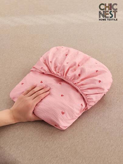 1件浅粉色条纹心形几何图案床笠床垫保护套，床垫罩，床单套装，柔软透气，适用于各种尺寸的床——单人床、双人床、特大号床、大号床，床笠深口袋设计，最大可达11.8英寸，家用纺织品，适合学校、宿舍、床铺、床罩，透气防皱，提升睡眠质量，可机洗