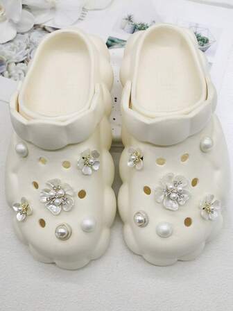 12 STK ABS Vit Strass Blommor Pärlor Dekor Sko Berlocker Spännen Tillbehör Bra kvalitet Gör-det-själv Förtjusande tränålar Dekorationer Hål Trädgårdsskor Ornament Passform Kvinnor Vuxna Bubble Slides Tofflor Strandväska Sandaler Jul Halloween Födelsedagsfest Presenter (Skor ingår inte)