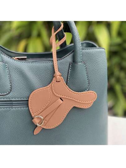 1PC Solid Color PU Fashion Elegant Simple Versatile Individual Cute Funny Saddle Bag Shape Hanging Decor Backpack Shoulder Bag Crossbody Bag Handbag Tote Bag Accessory Car Hanging Keychain Belt Hanging Decor Luggage Hanging Decor Identification Hanging Decor Suitable For Couples Besties Students Men Women Commuting Daily Dates Holidays Travel Business Trips Perfect For Men Holiday Gifts For Girlfriend Mom Birthday Gifts