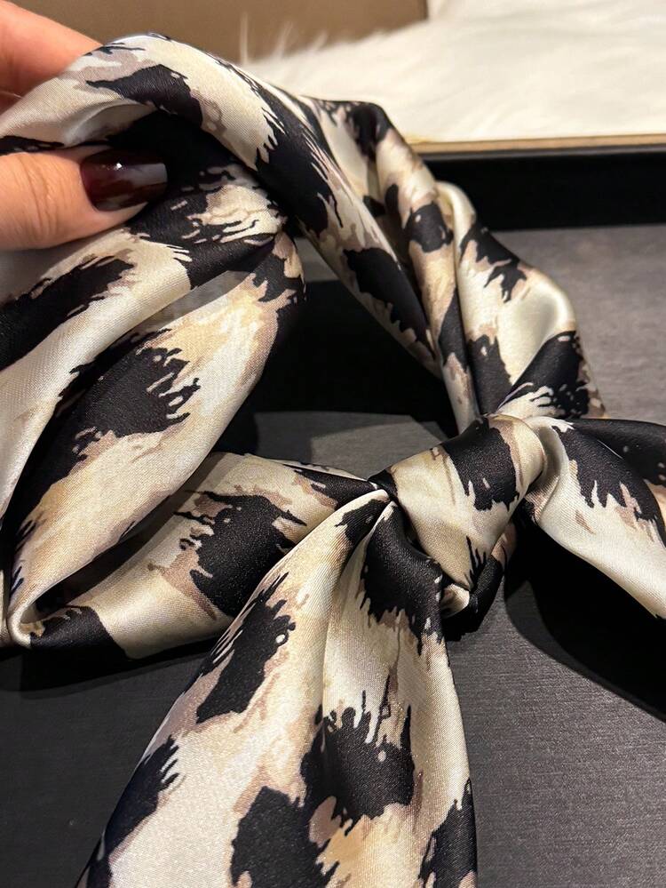 1条仿丝复古豹纹方巾，尺寸27.5英寸，女士时尚百搭，可作头巾、腰带、装饰围巾，适合日常佩戴、海滩度假等场合。 - 彩色 - 查看 3