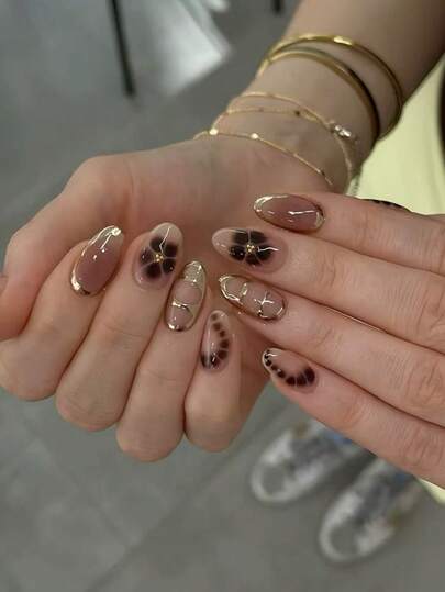 24 piezas de pegatinas de uñas con forma de almendra mediana, con un patrón floral de lunares degradados en marrón decorado con cuentas doradas, estilo vintage de cobertura completa, adecuado para mujeres y niñas para uso diario, citas, oficina, hogar, fiestas, pegatinas de uñas de otoño/invierno