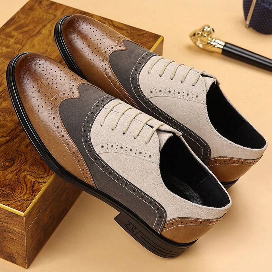 Discover Our Latest Men's Formal Shoes, A Sophisticated Hybrid Of Classic Brogue Detailing And Modern Loafer Style. Featuring A Sleek Pointed Toe, These Elegant Dress Shoes Are Crafted For Ultimate Comfort, Making Them Perfect For Weddings, Office Wear, And Any Business Occasion. An Exceptional Gift Choice, Now Available In Extended Sizes. - 白色 - 查看 1
