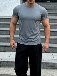 男士轻薄透气T恤，适合夏季日常穿着、运动、通勤和休闲。 - 灰色 - 查看 2