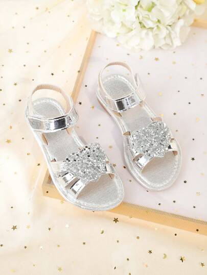 2026 New Silver Glitter Girls Flat Sandals, Soft & Comfortable Leather With Sparkling Star Decor, Heart-Shaped Rhinestone Buckle, Open Toe, Non-Slip Sole, Fashionable & Cute, Suitable For 3-12 Years Old Girls, Daily, Party, Beach, Spring/Summer