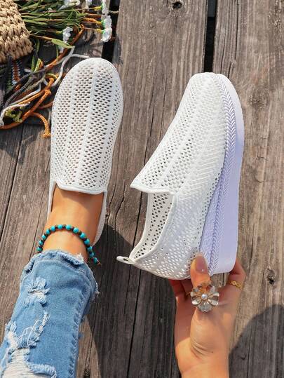 女士时尚厚底坡跟鞋，纯色，透气，舒适，适合年轻女性，四季皆宜。