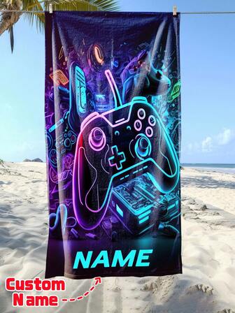 1 st personlig strandhandduk med textdesign, anpassad med ditt namn. Perfekt för användning på stranden, vid poolen och under strandsemestrar. Denna multifunktionella strandhandduk är idealisk för utomhusaktiviteter på stranden, resor och ger komfort vid avkoppling, solbad och avkoppling. En unik present till henne, honom, mamma, pappa, flickvän, pojkvän.