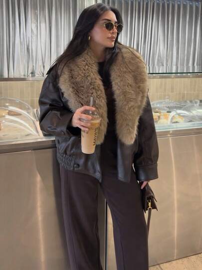 معطف جلدي مع طوق من الفرو الصناعي بلون الشوكولاتة البني، جاكيت نسائي بأكمام طويلة وجيوب فضفاض، موديل جديد لربيع وصيف 2026 مناسب لعيد الميلاد والسنة الجديدة