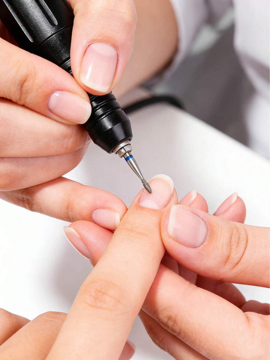 1支火焰形碳化钨金刚石指甲钻头，3/32英寸，专业去茧指甲钻头