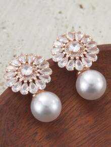 一對精美的女士時尚假珍珠鑲嵌白色鋯石耳環