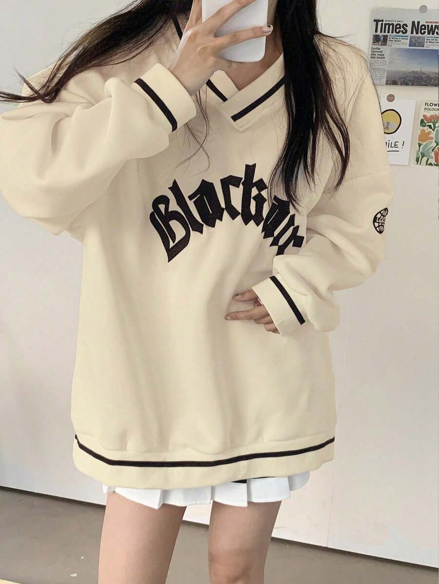 V领套头卫衣，落肩袖设计，饰有刺绣字母图案