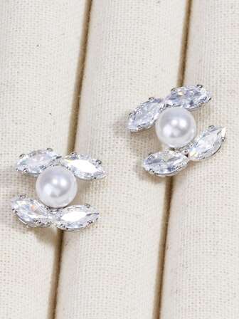 1对银色耳环，优雅可爱的时尚耳钉，适合女性日常佩戴和参加派对，是馈赠佳品。