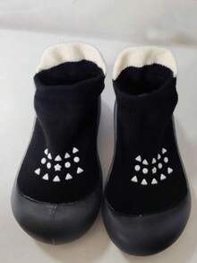 1双幼儿男女童防滑室内袜鞋，透气保暖弹性软底保护脚趾袜鞋