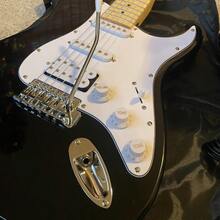 Full-Size Black Electric Guitar Starter Package With 20-Watt Amp HSS Pickups - như hình ảnh - Xem 7