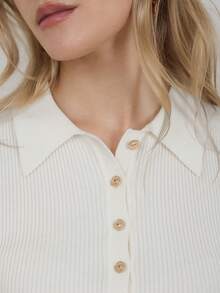 Maglietta elegante e casual da donna, a maniche corte, collo, mezza patta, effetto snellente, colore unito minimalista, stile pendolare chic, pullover in maglia, stile vintage, abbigliamento da strada per donna - Bianco - Visualizzare 3